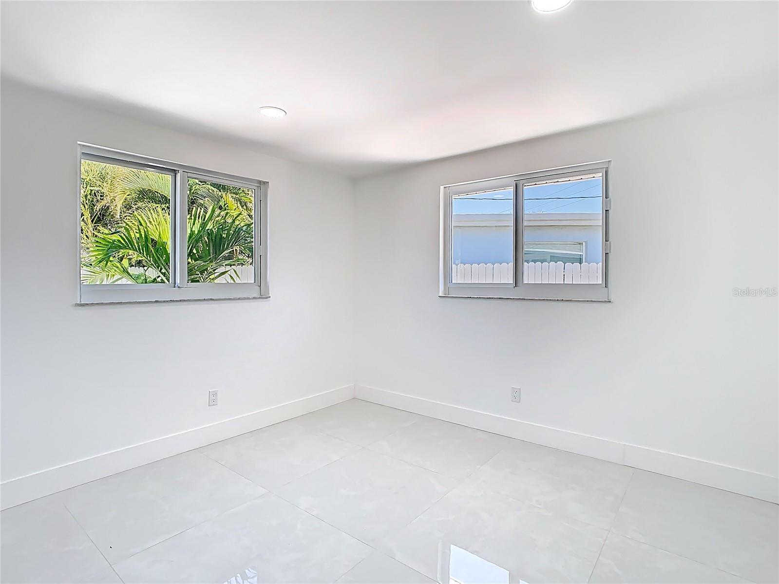 3711 HUNTINGTON ST NE, ST PETERSBURG, FL, 33703