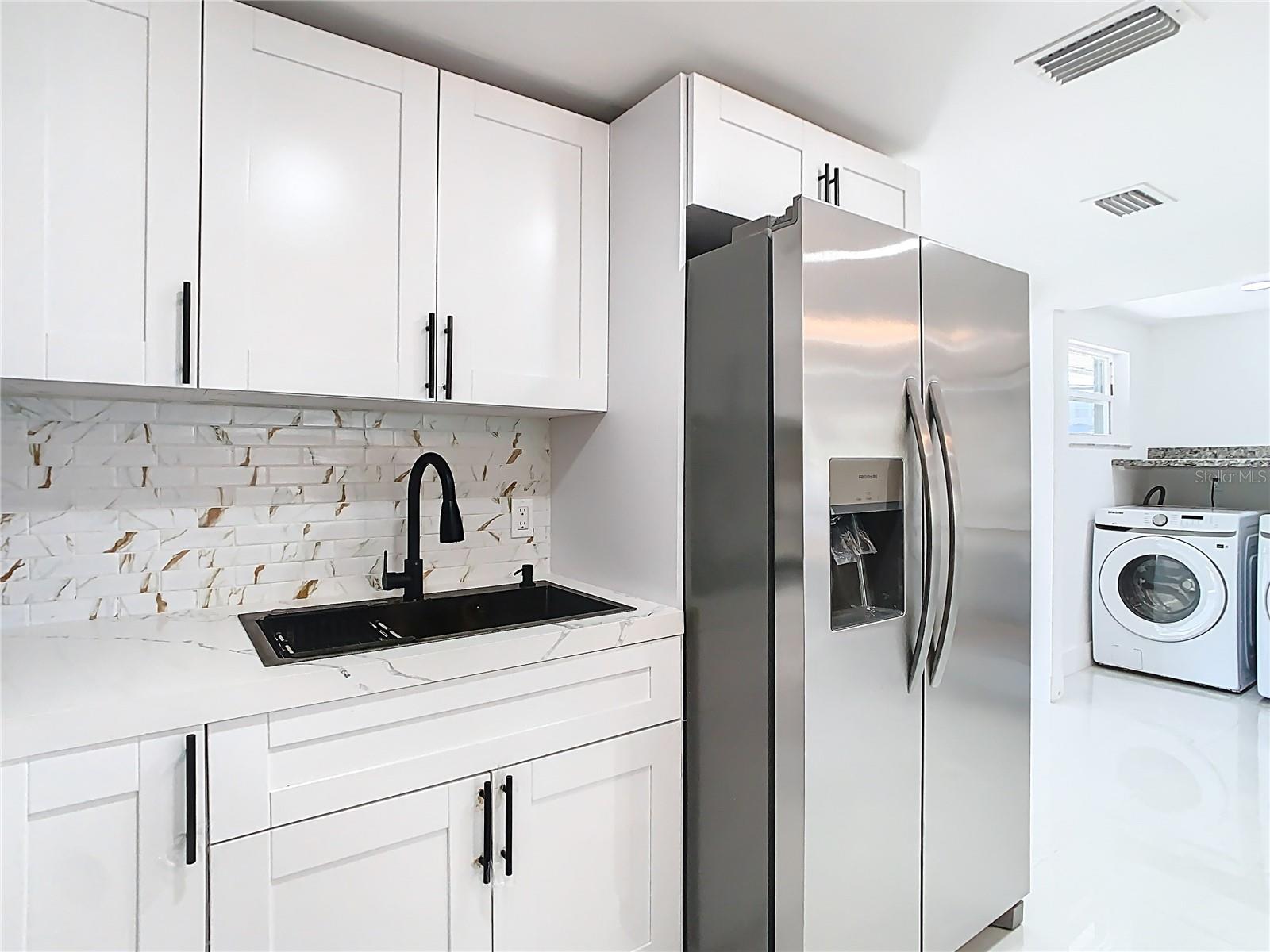 3711 HUNTINGTON ST NE, ST PETERSBURG, FL, 33703