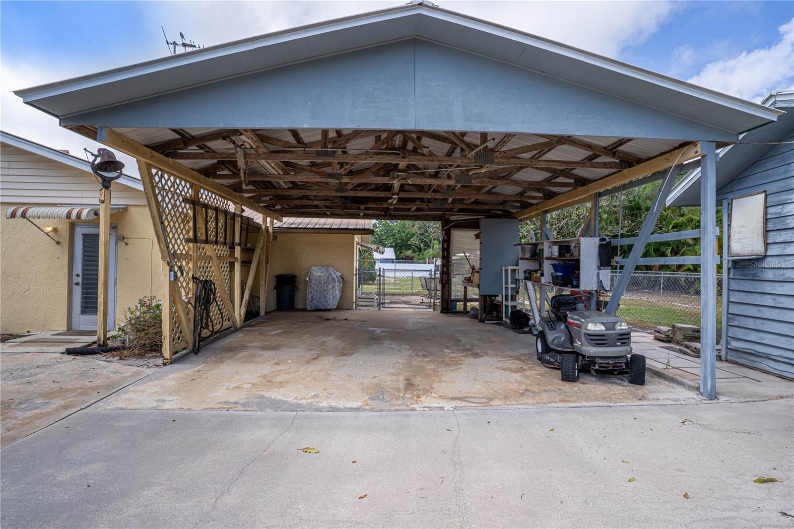 1327 DEER PARK CT, SEBRING, FL, 33872