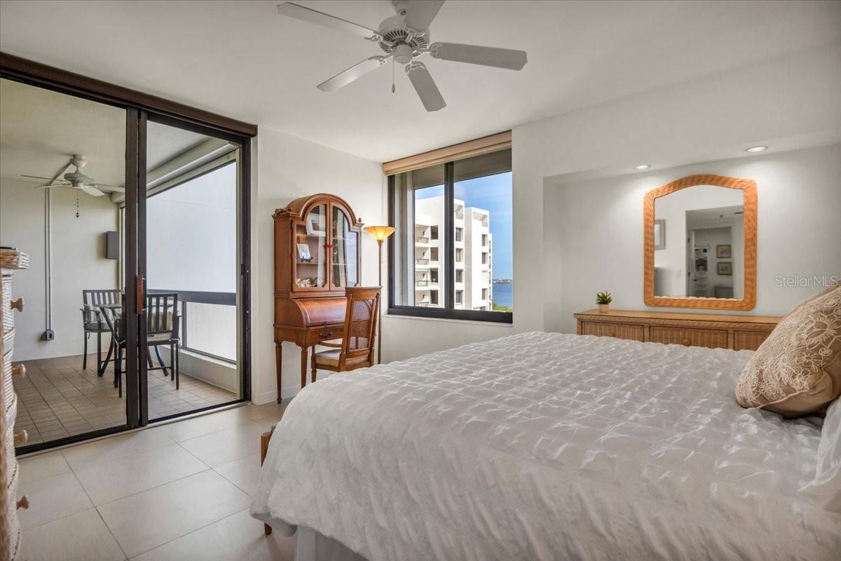 2016 HARBOURSIDE DR #332, LONGBOAT KEY, FL, 34228