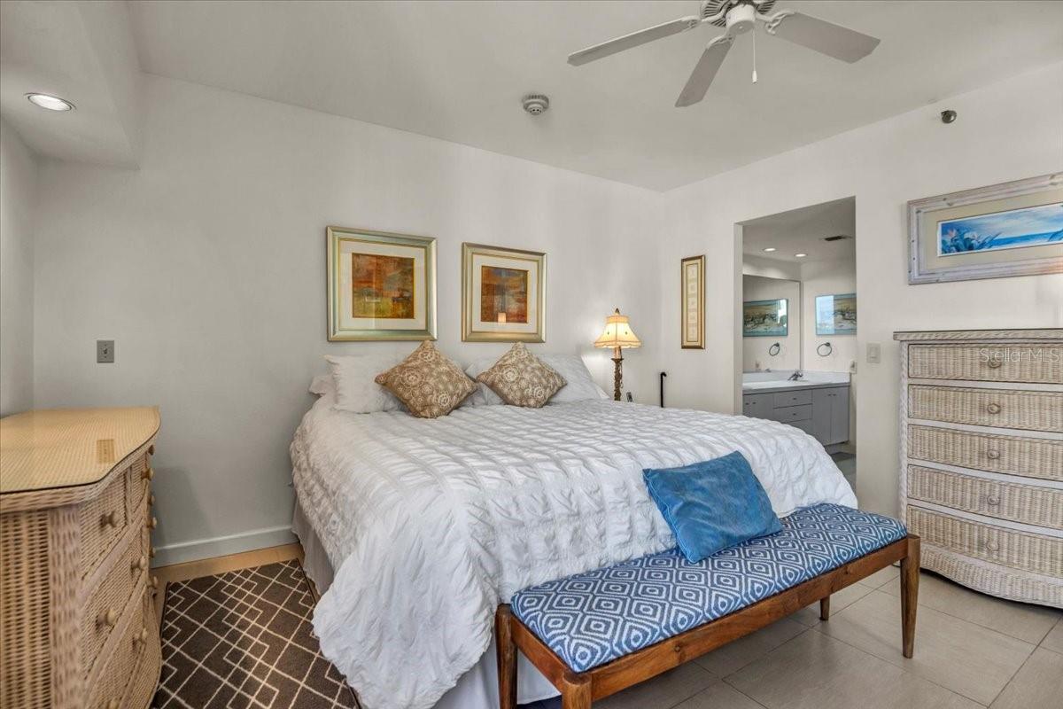 2016 HARBOURSIDE DR #332, LONGBOAT KEY, FL, 34228