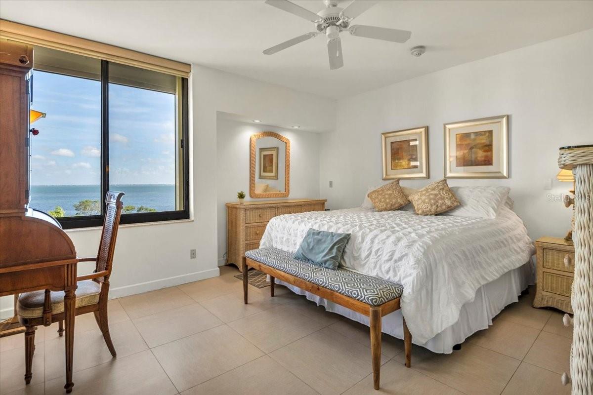 2016 HARBOURSIDE DR #332, LONGBOAT KEY, FL, 34228