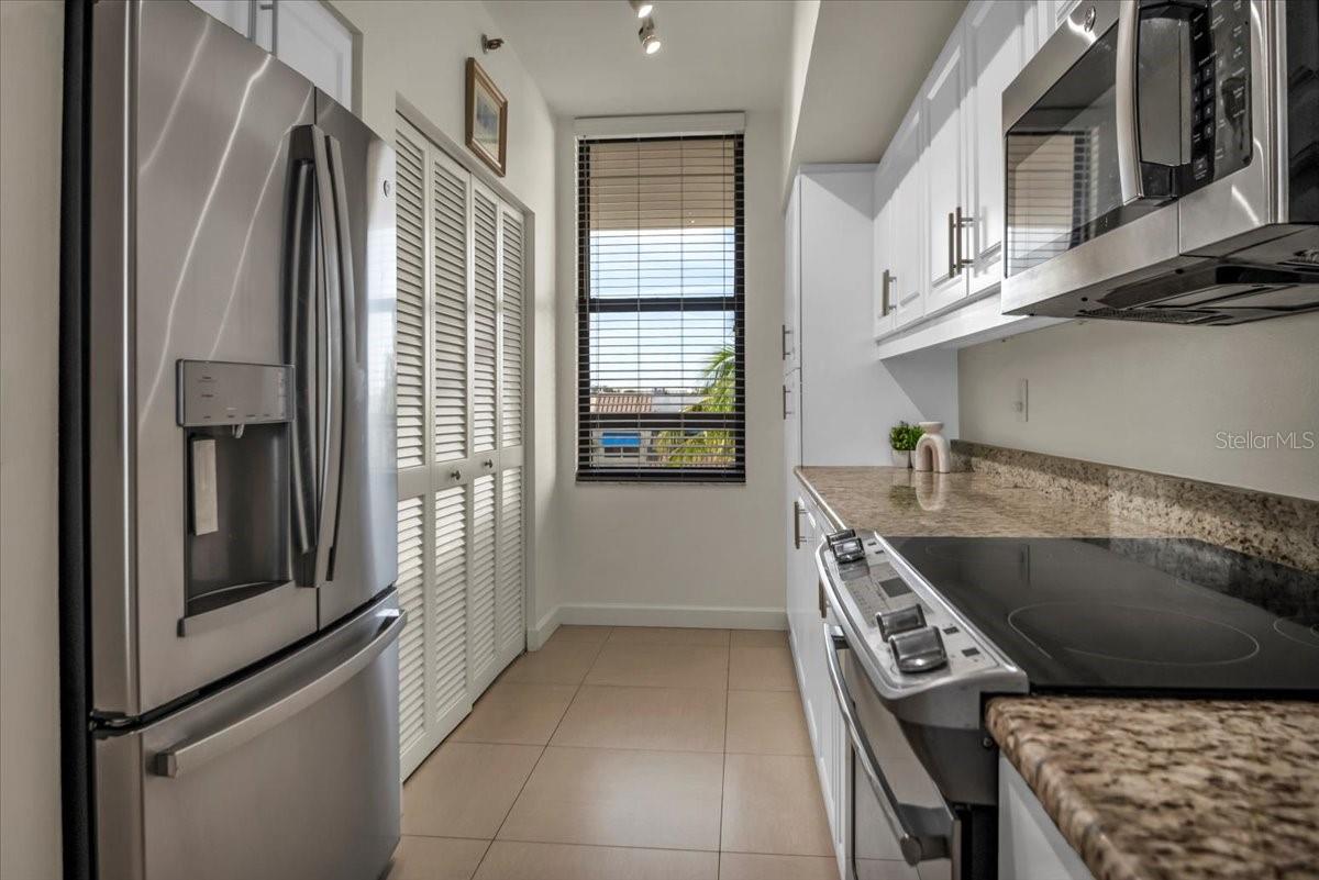 2016 HARBOURSIDE DR #332, LONGBOAT KEY, FL, 34228