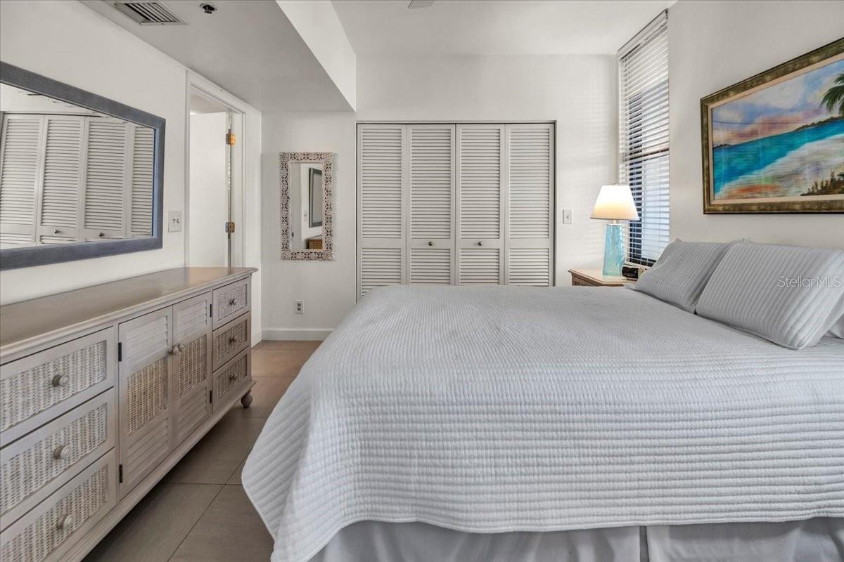2016 HARBOURSIDE DR #332, LONGBOAT KEY, FL, 34228