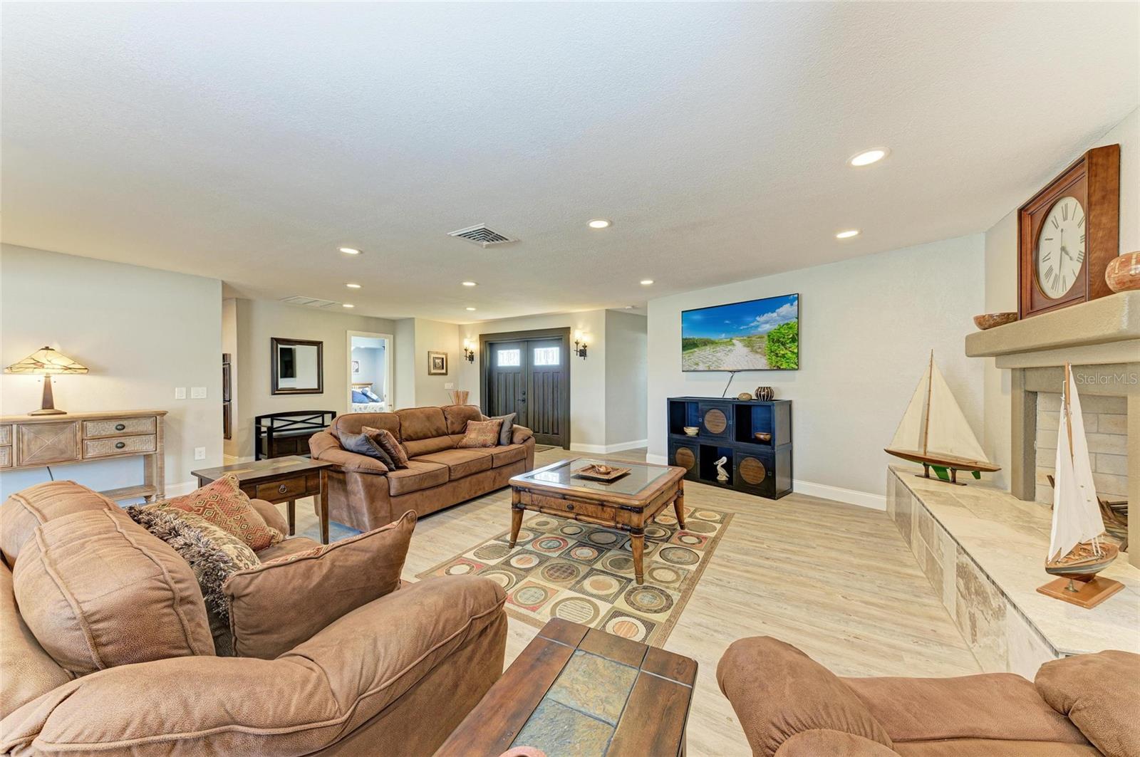 200 CAPRI ISLES CT, PUNTA GORDA, FL, 33950