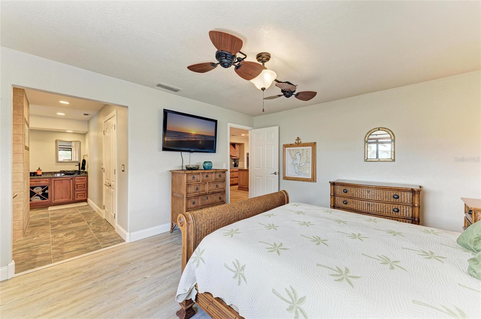 200 CAPRI ISLES CT, PUNTA GORDA, FL, 33950