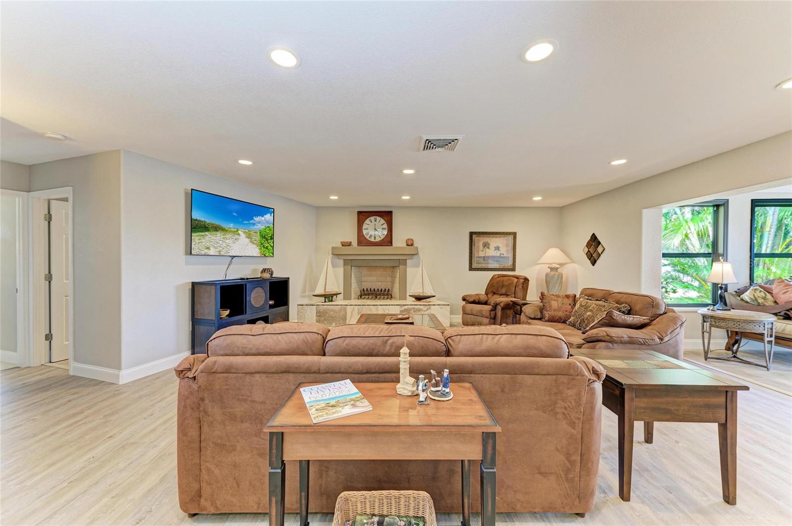 200 CAPRI ISLES CT, PUNTA GORDA, FL, 33950