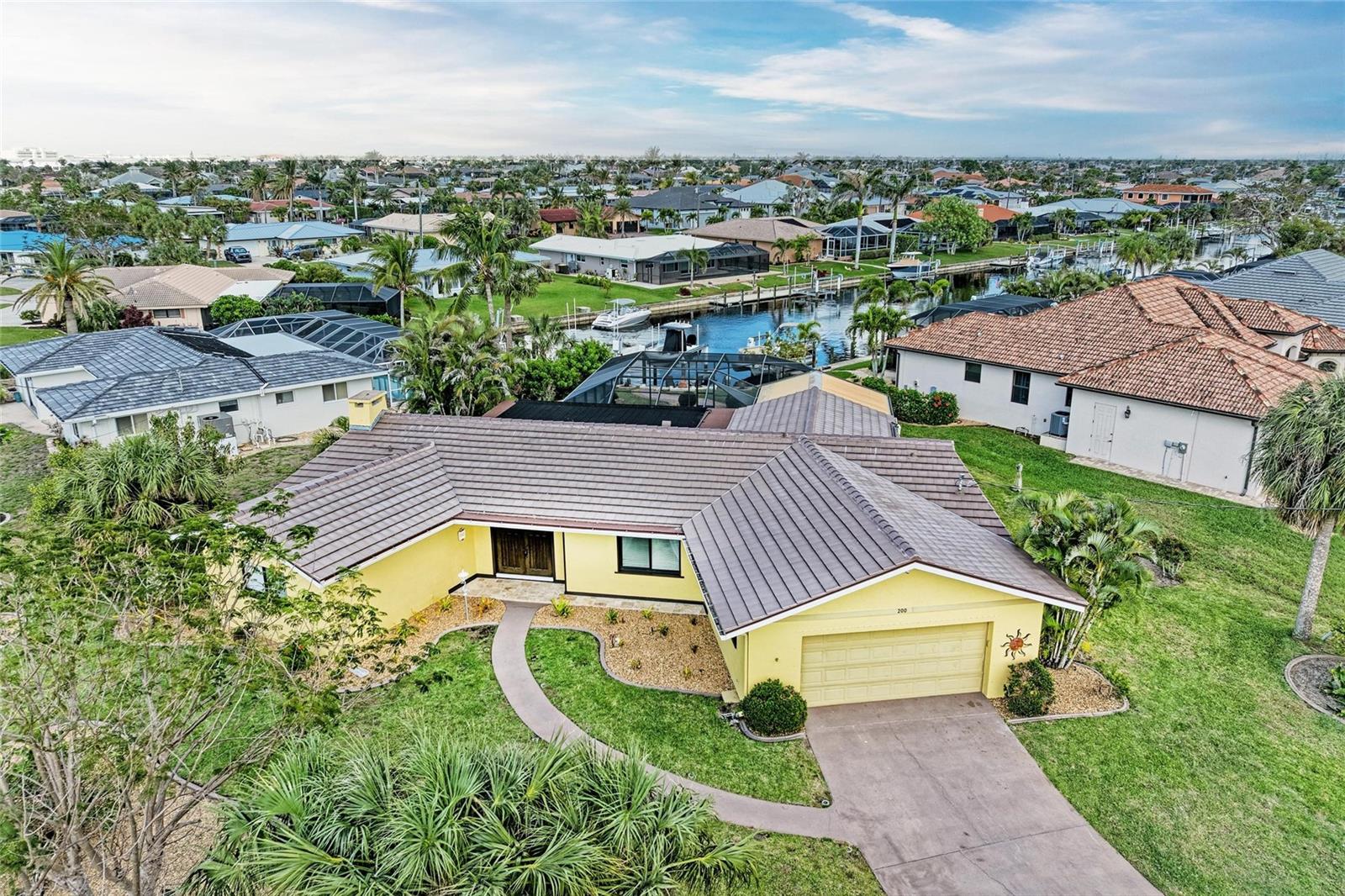 200 CAPRI ISLES CT, PUNTA GORDA, FL, 33950