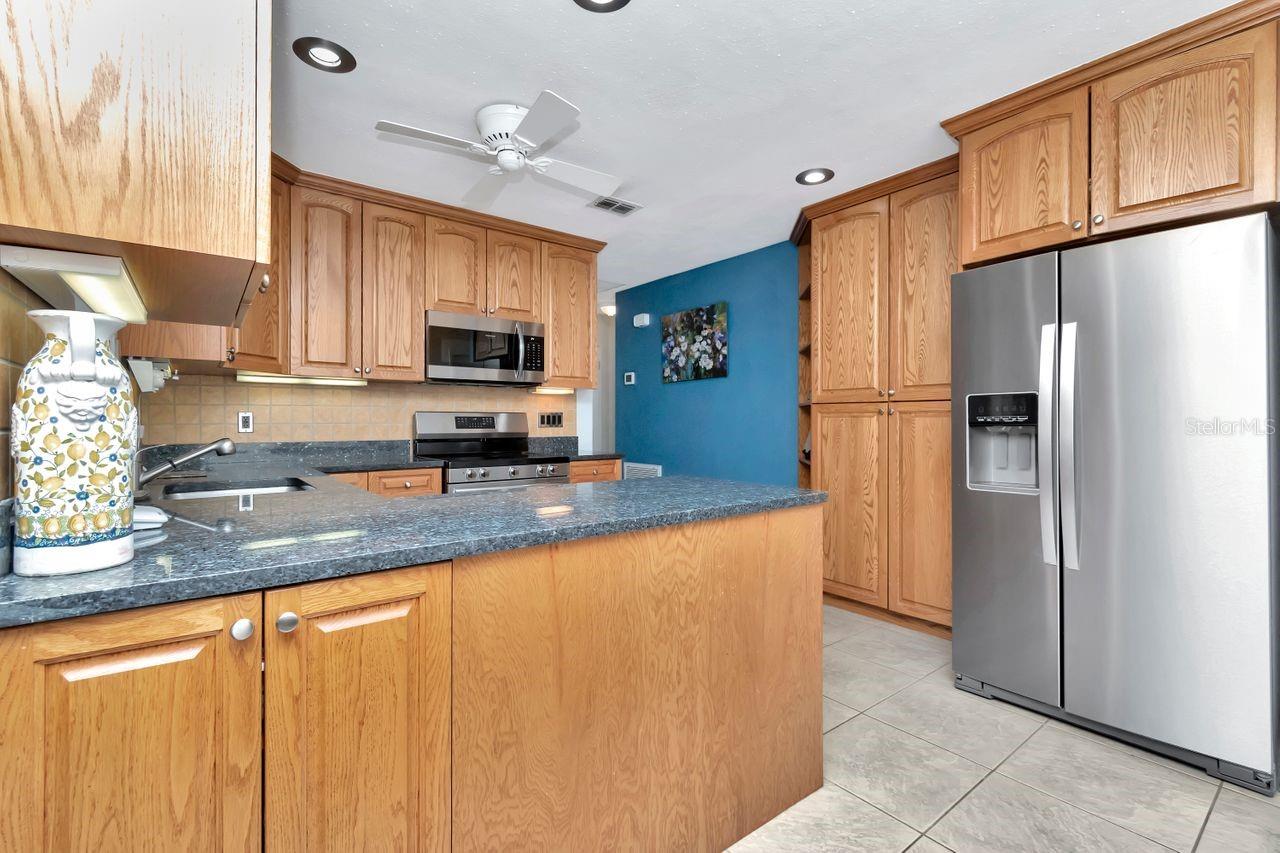 940 43RD AVE NE, ST PETERSBURG, FL, 33703