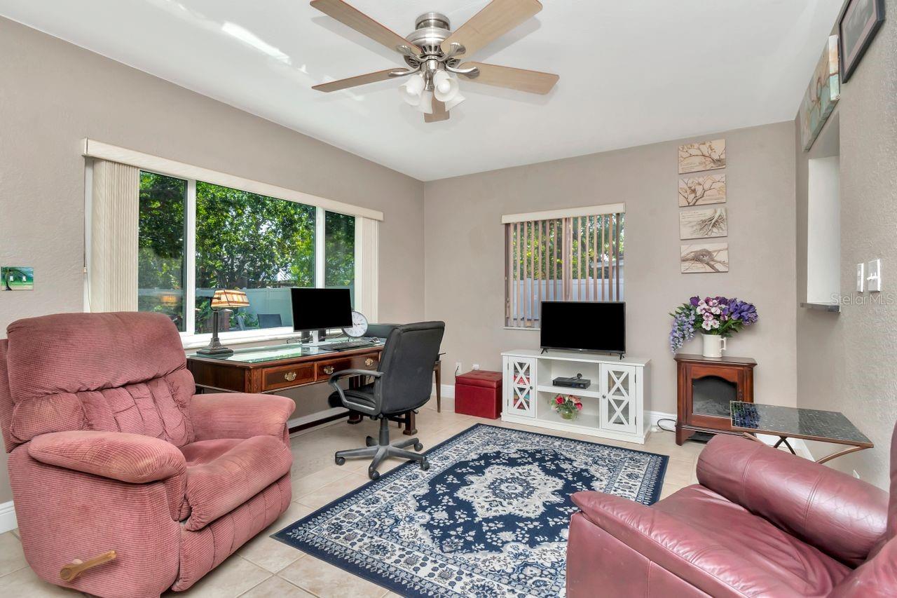 940 43RD AVE NE, ST PETERSBURG, FL, 33703