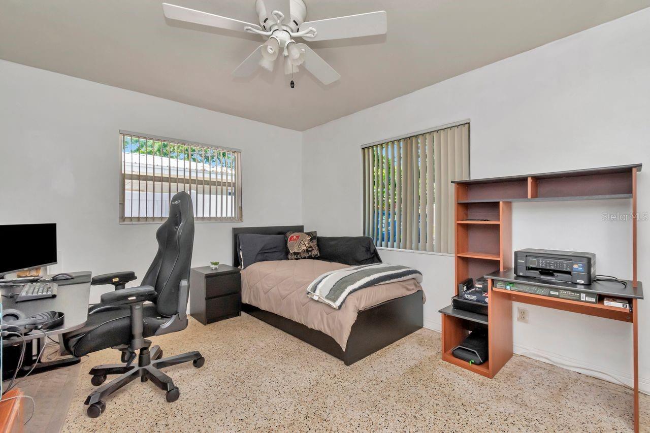 940 43RD AVE NE, ST PETERSBURG, FL, 33703