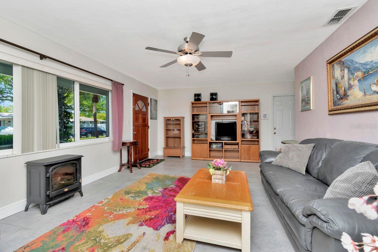 940 43RD AVE NE, ST PETERSBURG, FL, 33703