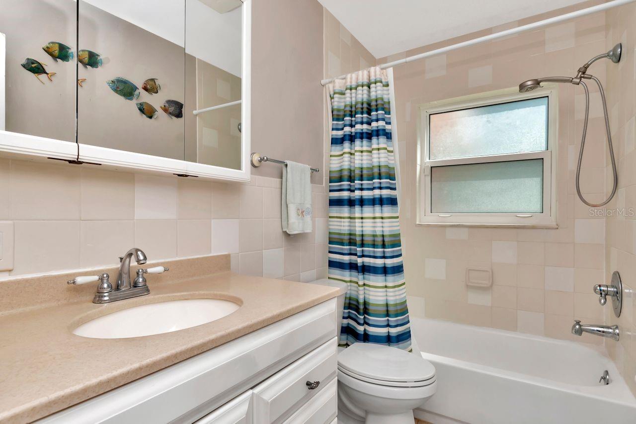 940 43RD AVE NE, ST PETERSBURG, FL, 33703