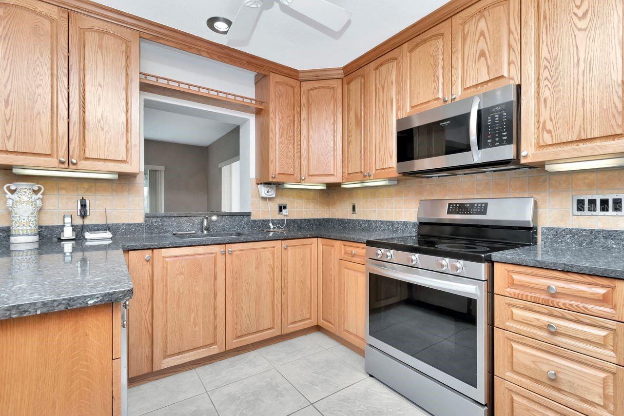 940 43RD AVE NE, ST PETERSBURG, FL, 33703