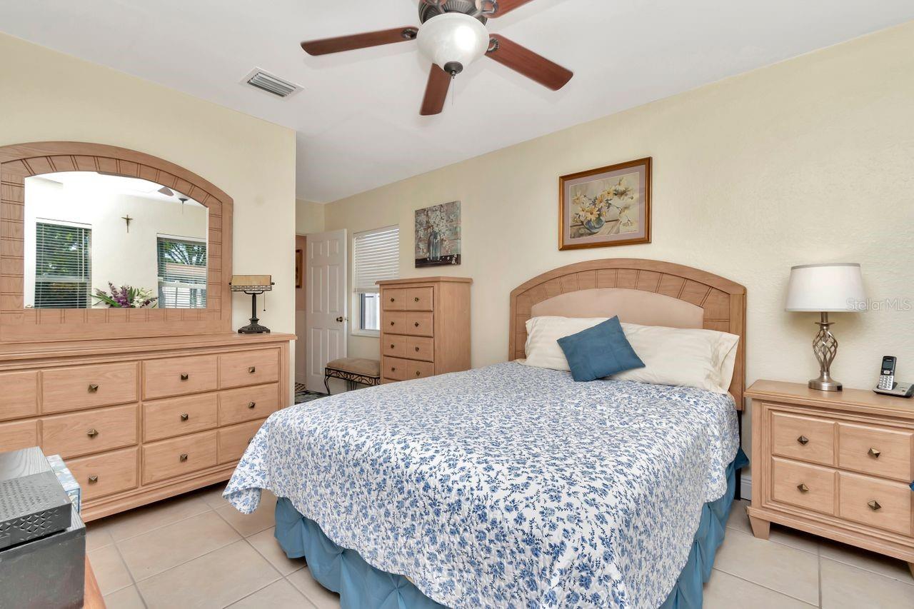 940 43RD AVE NE, ST PETERSBURG, FL, 33703