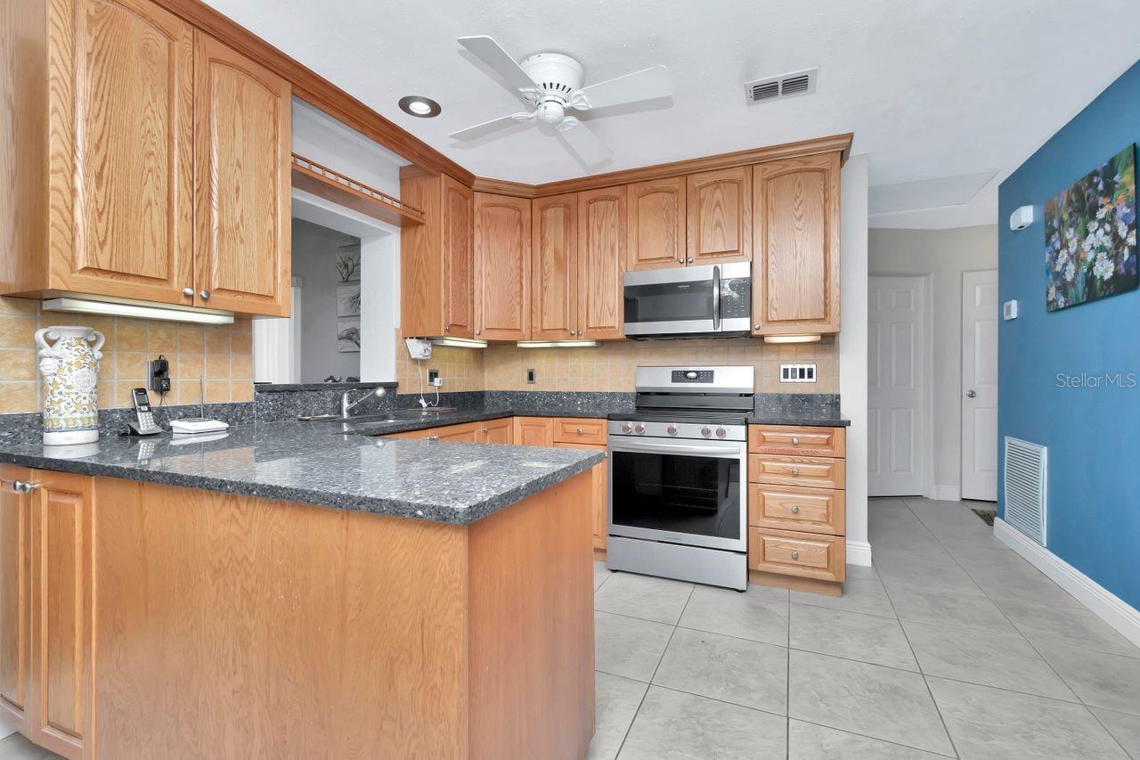 940 43RD AVE NE, ST PETERSBURG, FL, 33703