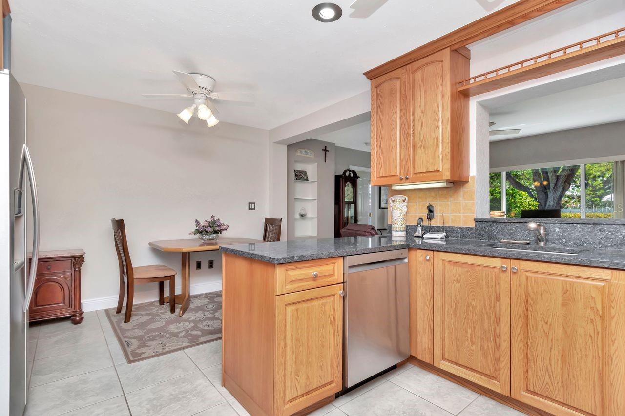 940 43RD AVE NE, ST PETERSBURG, FL, 33703