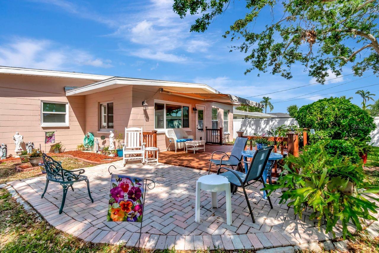 940 43RD AVE NE, ST PETERSBURG, FL, 33703