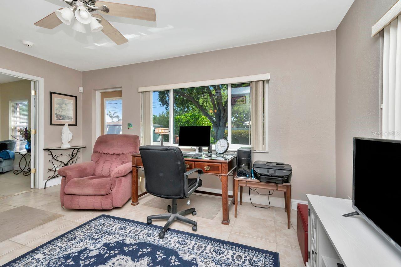 940 43RD AVE NE, ST PETERSBURG, FL, 33703