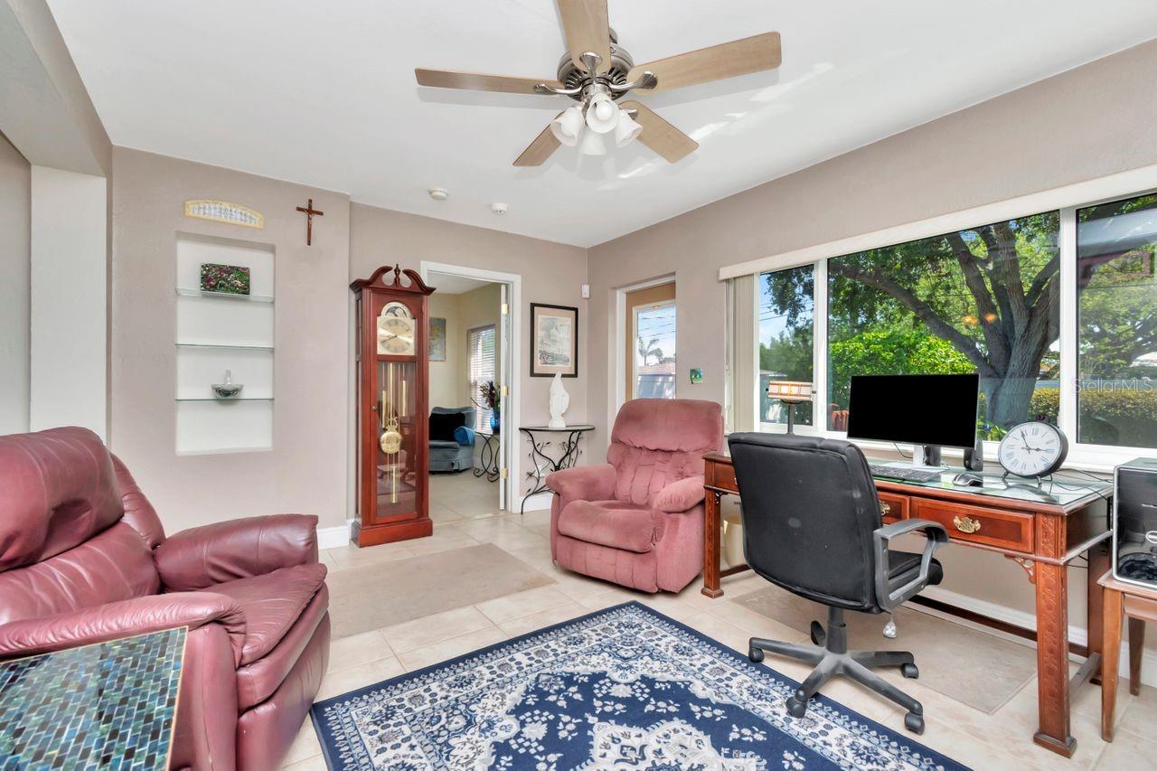 940 43RD AVE NE, ST PETERSBURG, FL, 33703