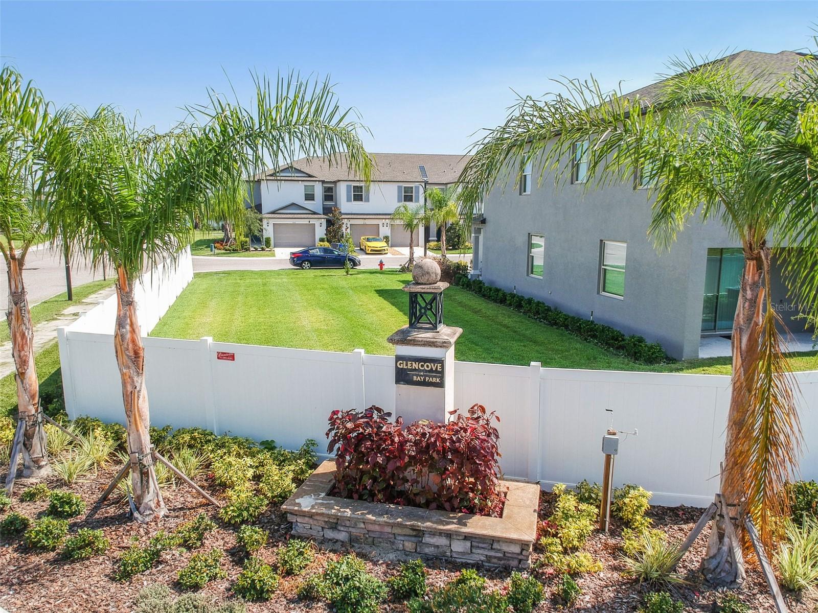 633 ROYAL EMPRESS DR, RUSKIN, FL, 33570