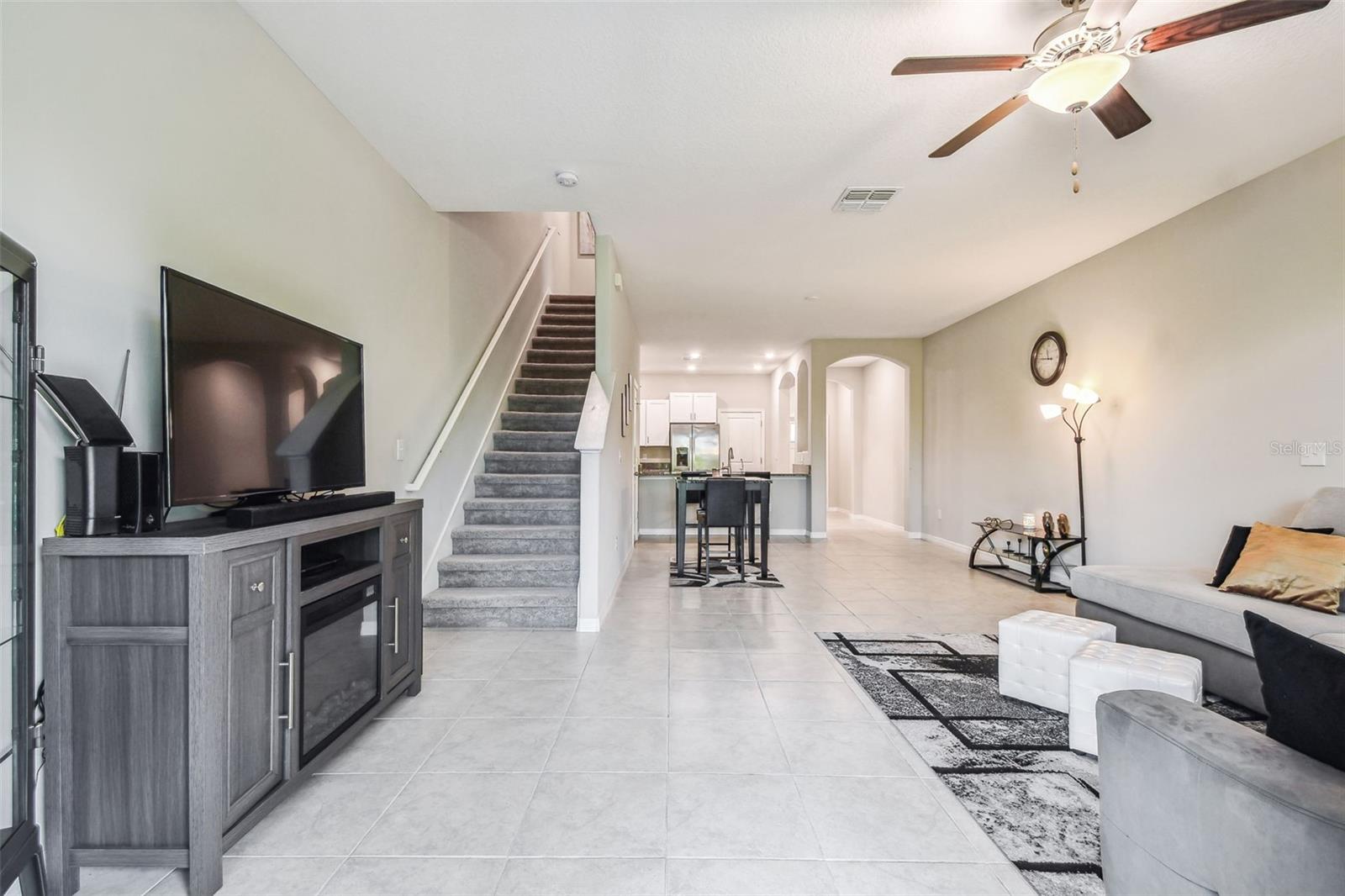 633 ROYAL EMPRESS DR, RUSKIN, FL, 33570