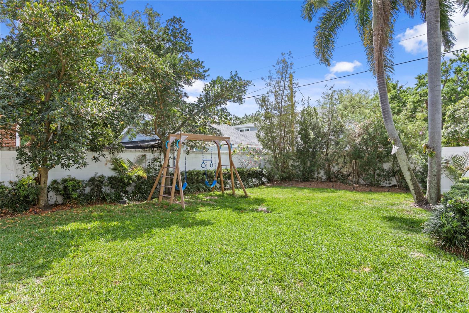 2512 W SUNSET DR, TAMPA, FL, 33629