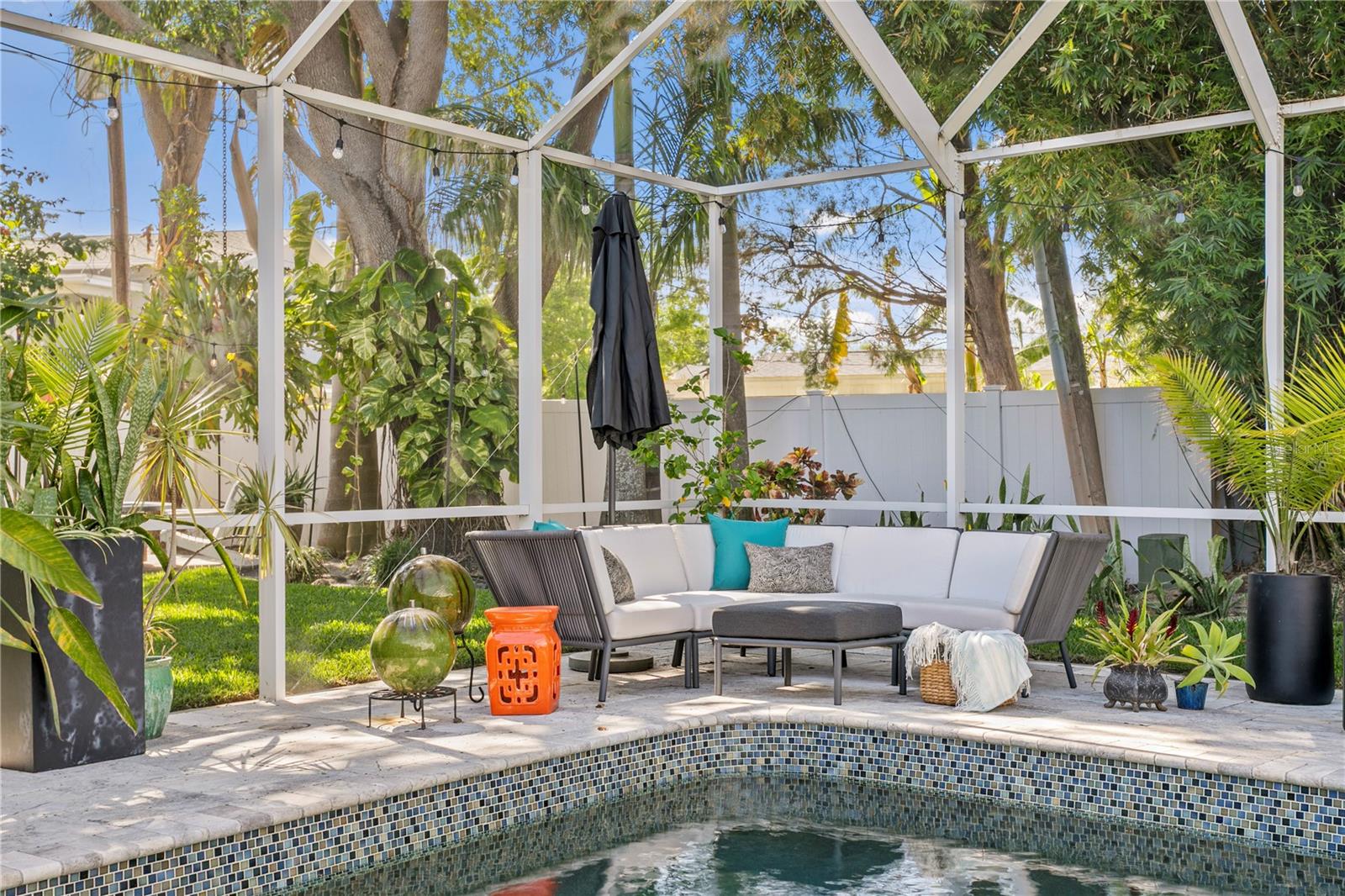 Plenty of outdoor seating to enjoy the tropical surroundings.