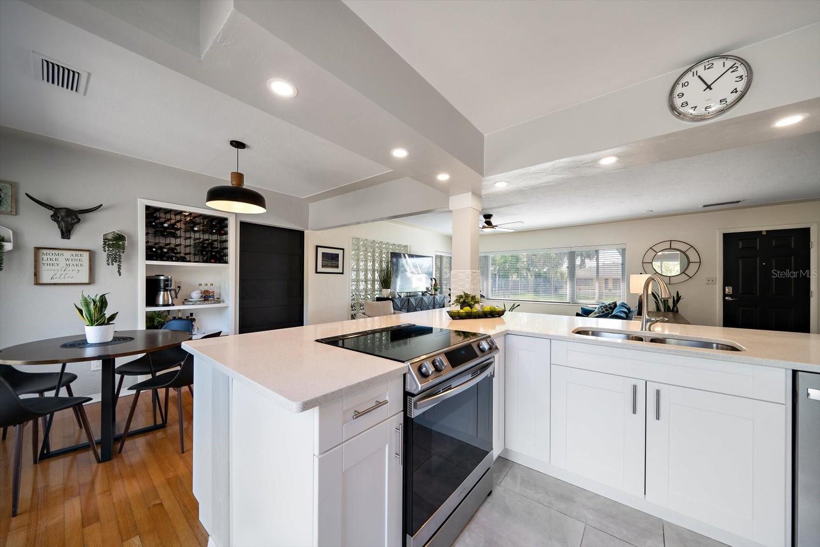 7909 GARDEN DR N, ST PETERSBURG, FL, 33710