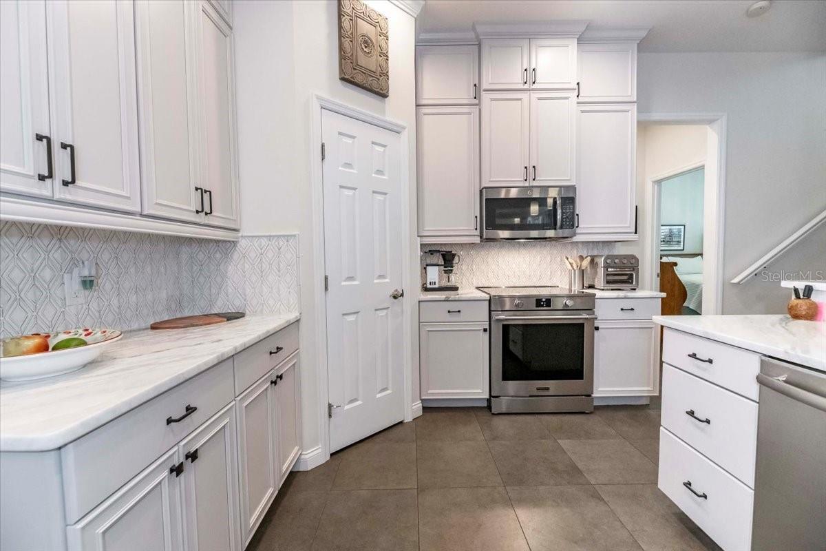 2021 WISTERIA LN, LAKELAND, FL, 33813