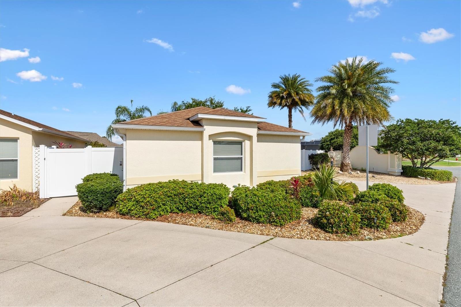 2042 HYDRANGEA AVE, THE VILLAGES, FL, 32162