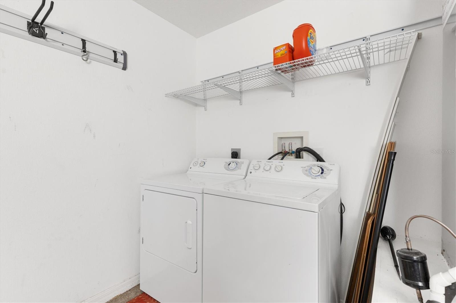 2042 HYDRANGEA AVE, THE VILLAGES, FL, 32162