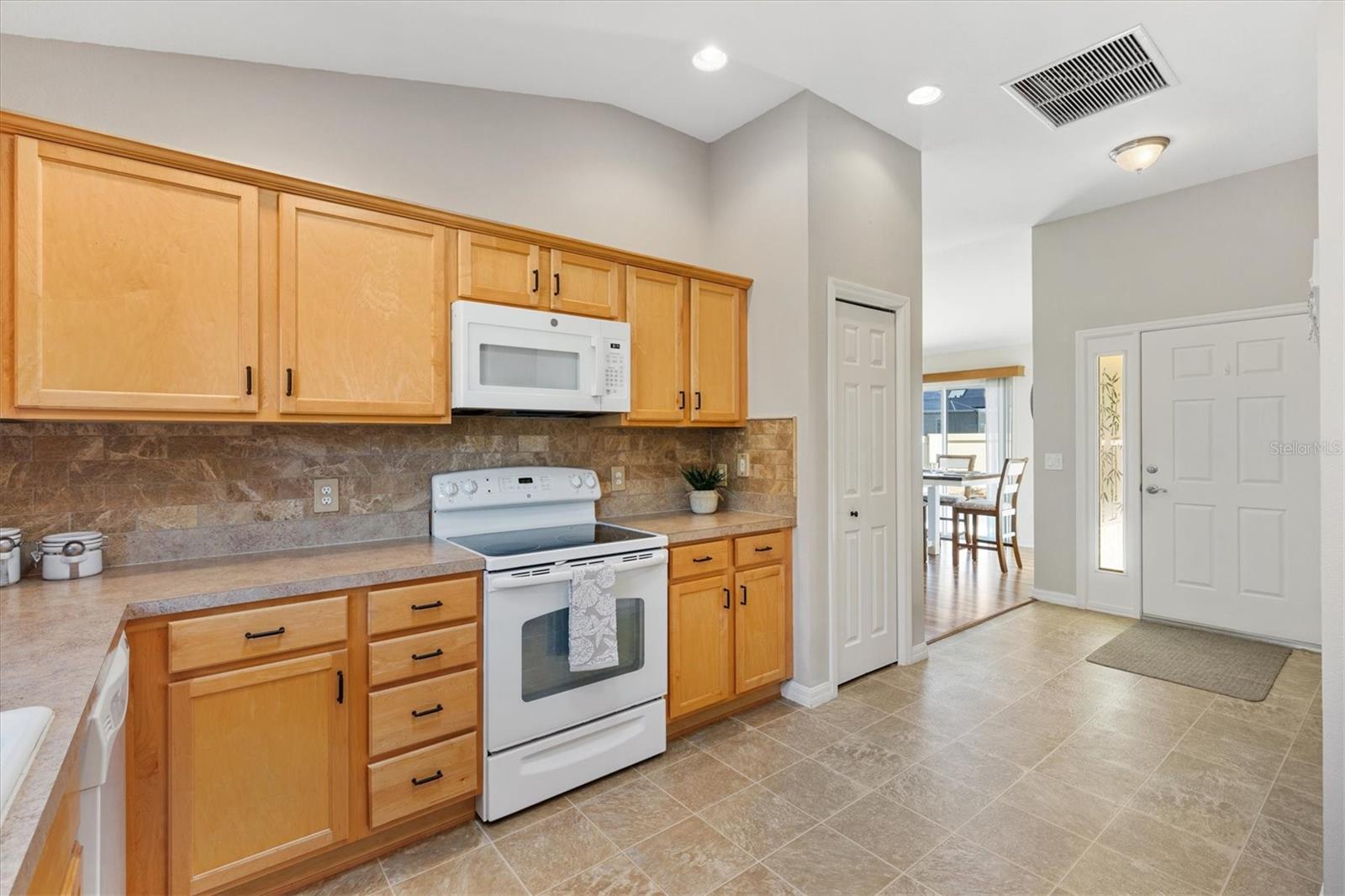 2042 HYDRANGEA AVE, THE VILLAGES, FL, 32162