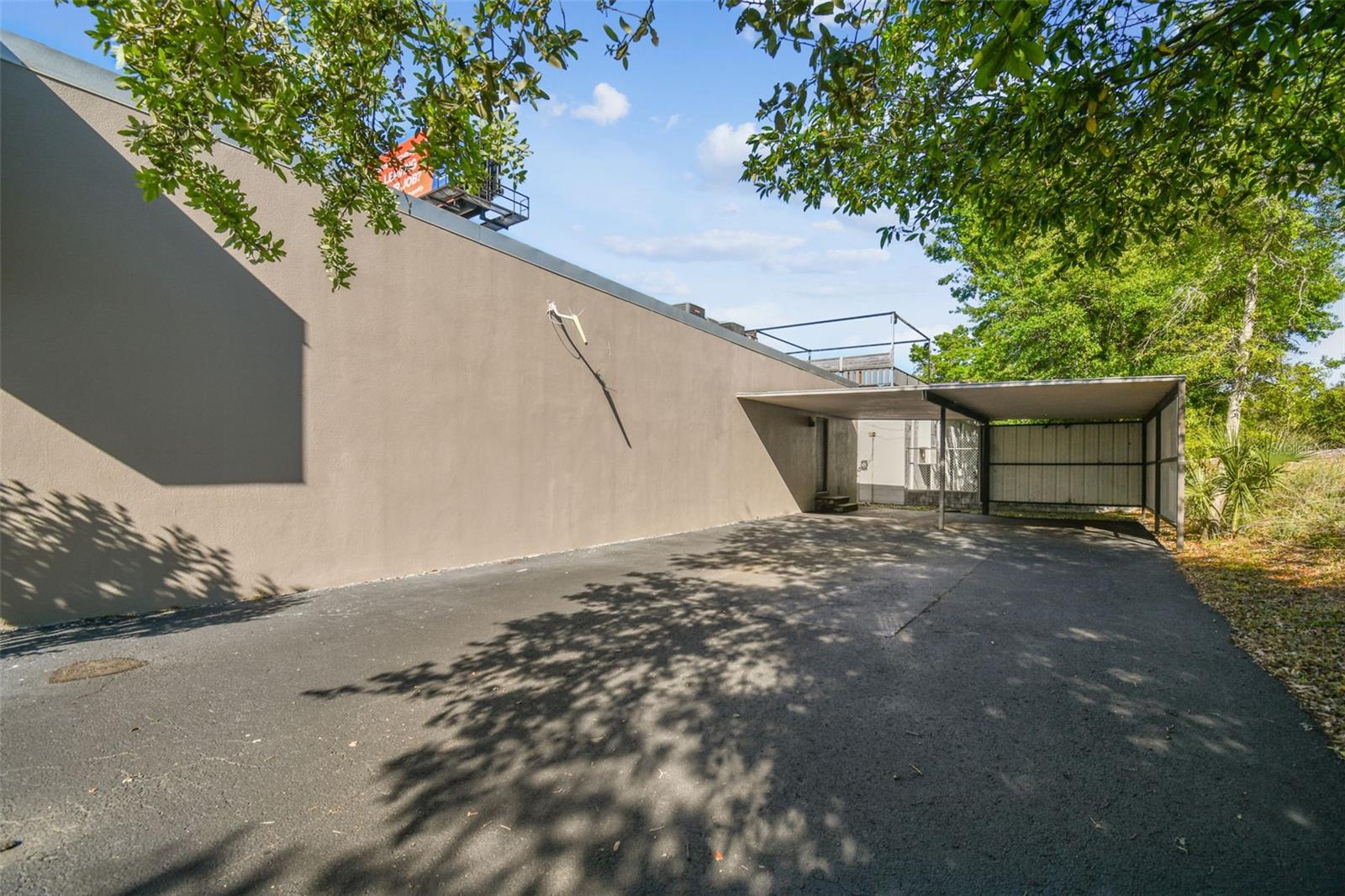 1046 W BUSCH BLVD #300, TAMPA, FL, 33612