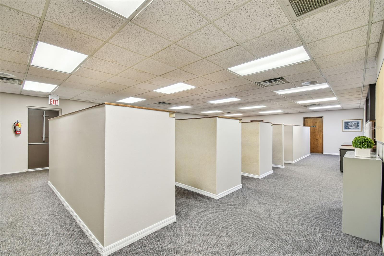 1046 W BUSCH BLVD #300, TAMPA, FL, 33612