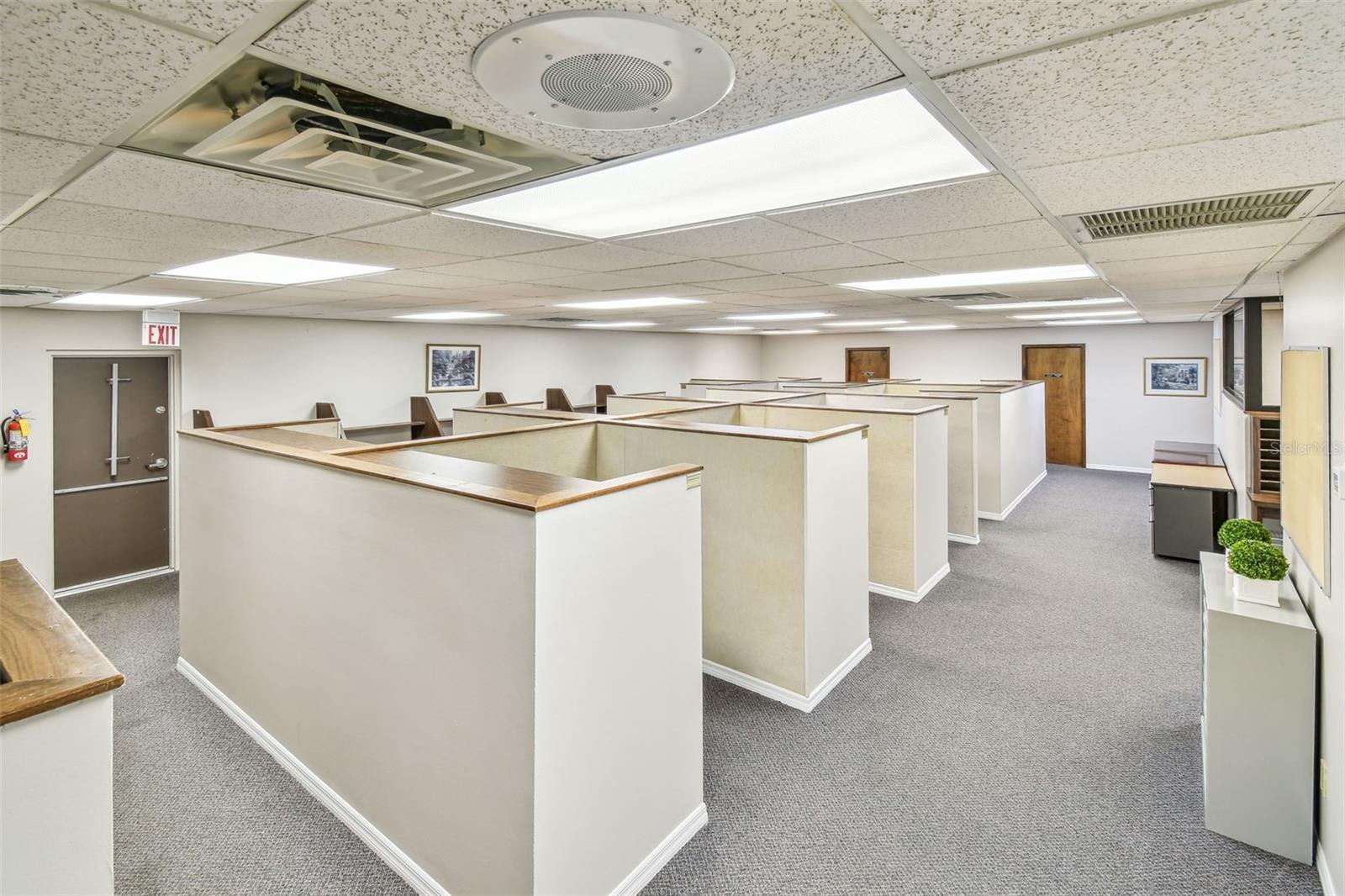 1046 W BUSCH BLVD #300, TAMPA, FL, 33612