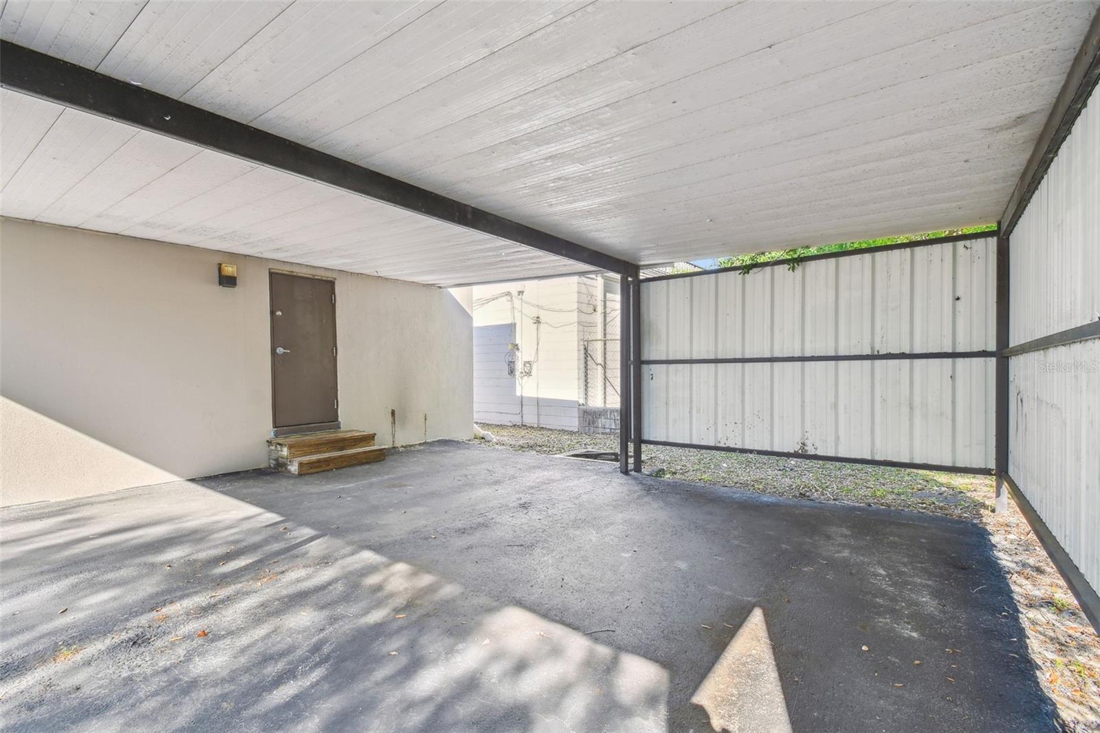 1046 W BUSCH BLVD #300, TAMPA, FL, 33612