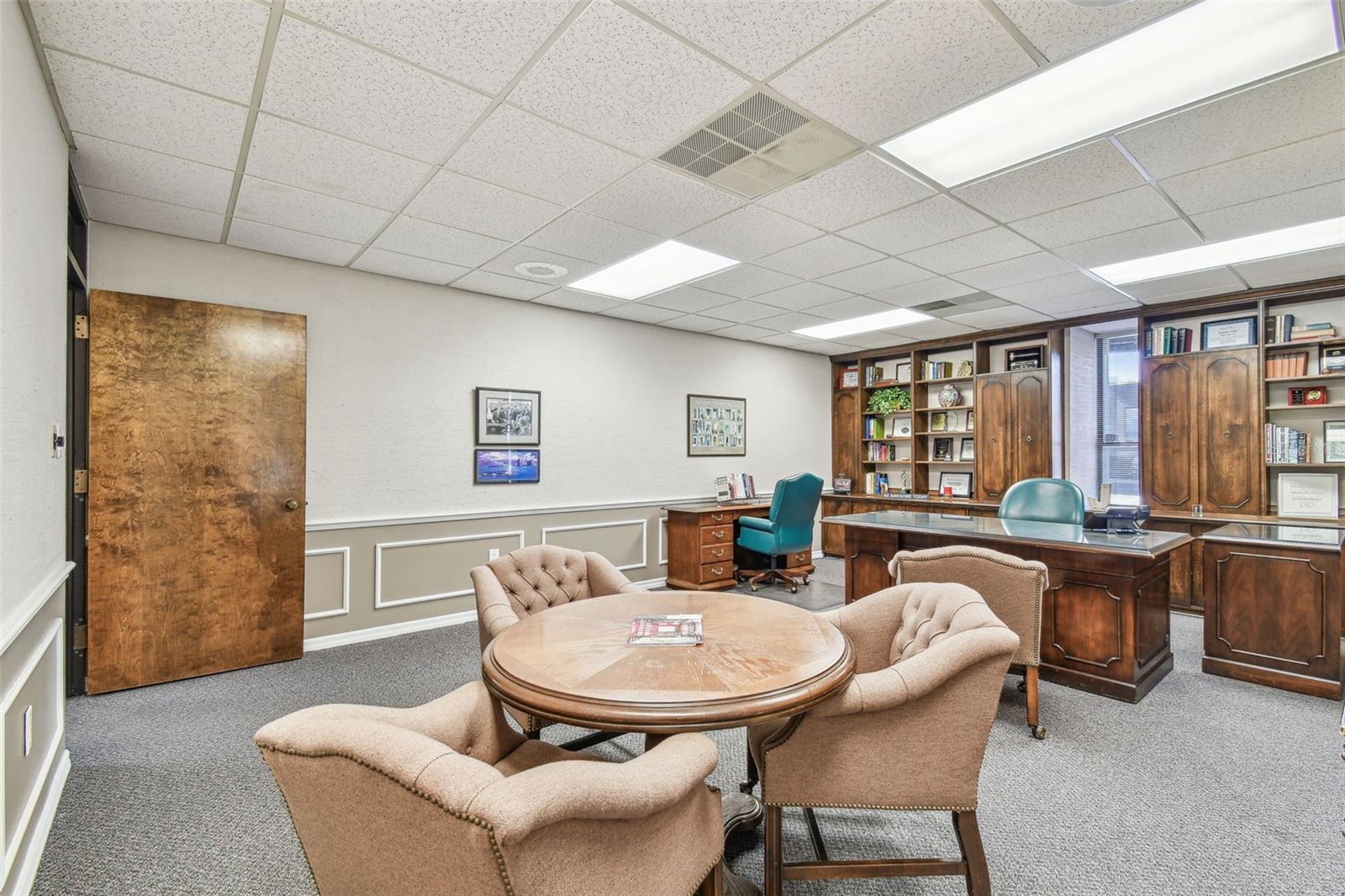 1046 W BUSCH BLVD #300, TAMPA, FL, 33612