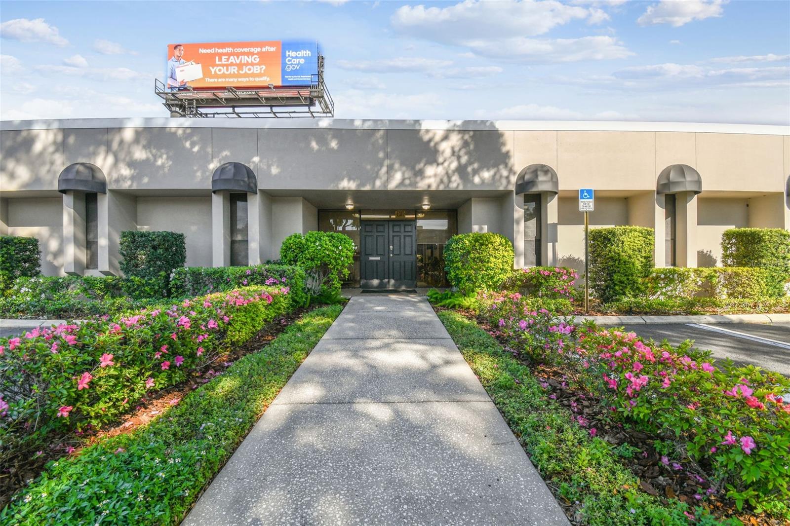 1046 W BUSCH BLVD #300, TAMPA, FL, 33612