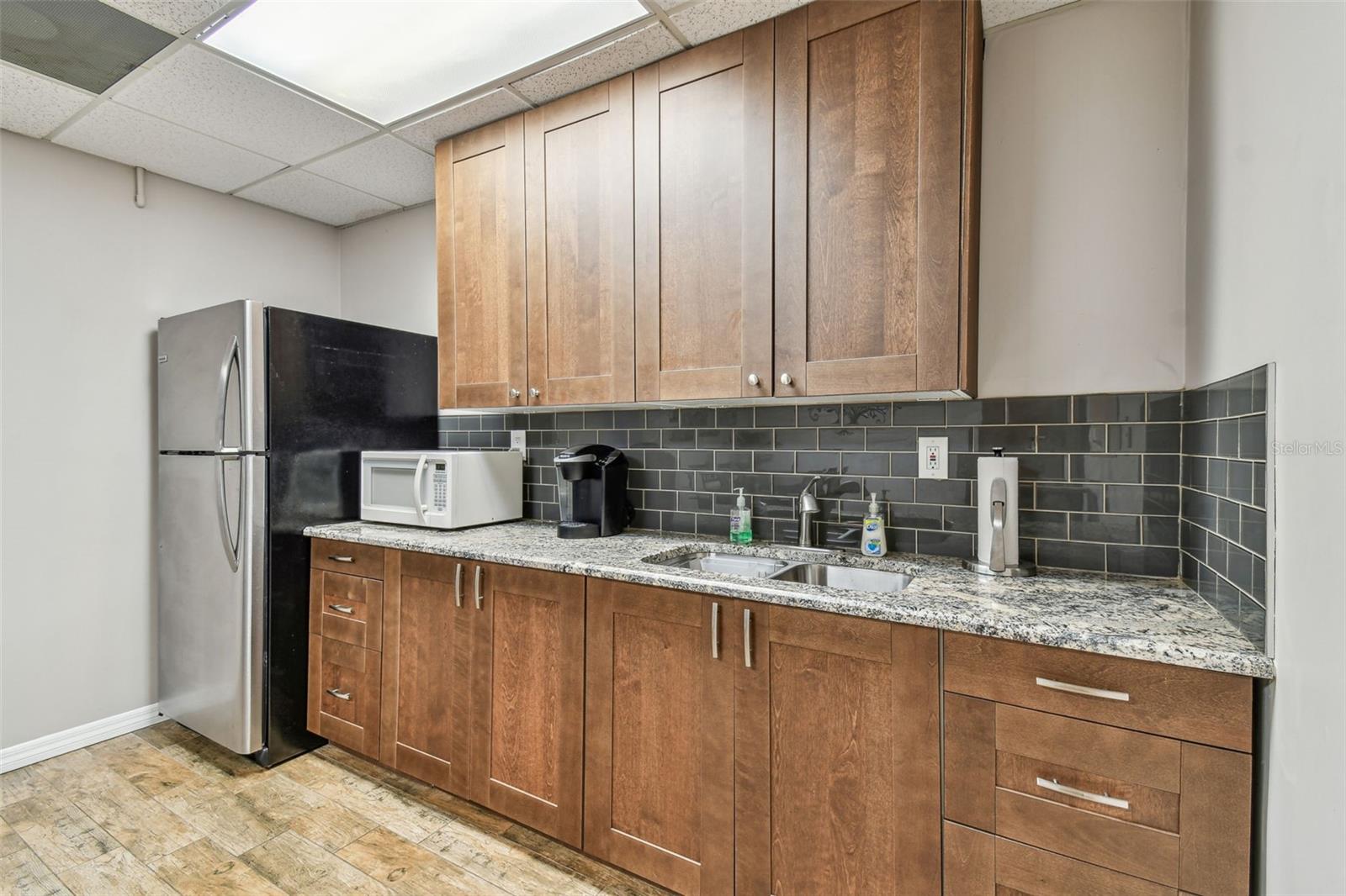 1046 W BUSCH BLVD #300, TAMPA, FL, 33612