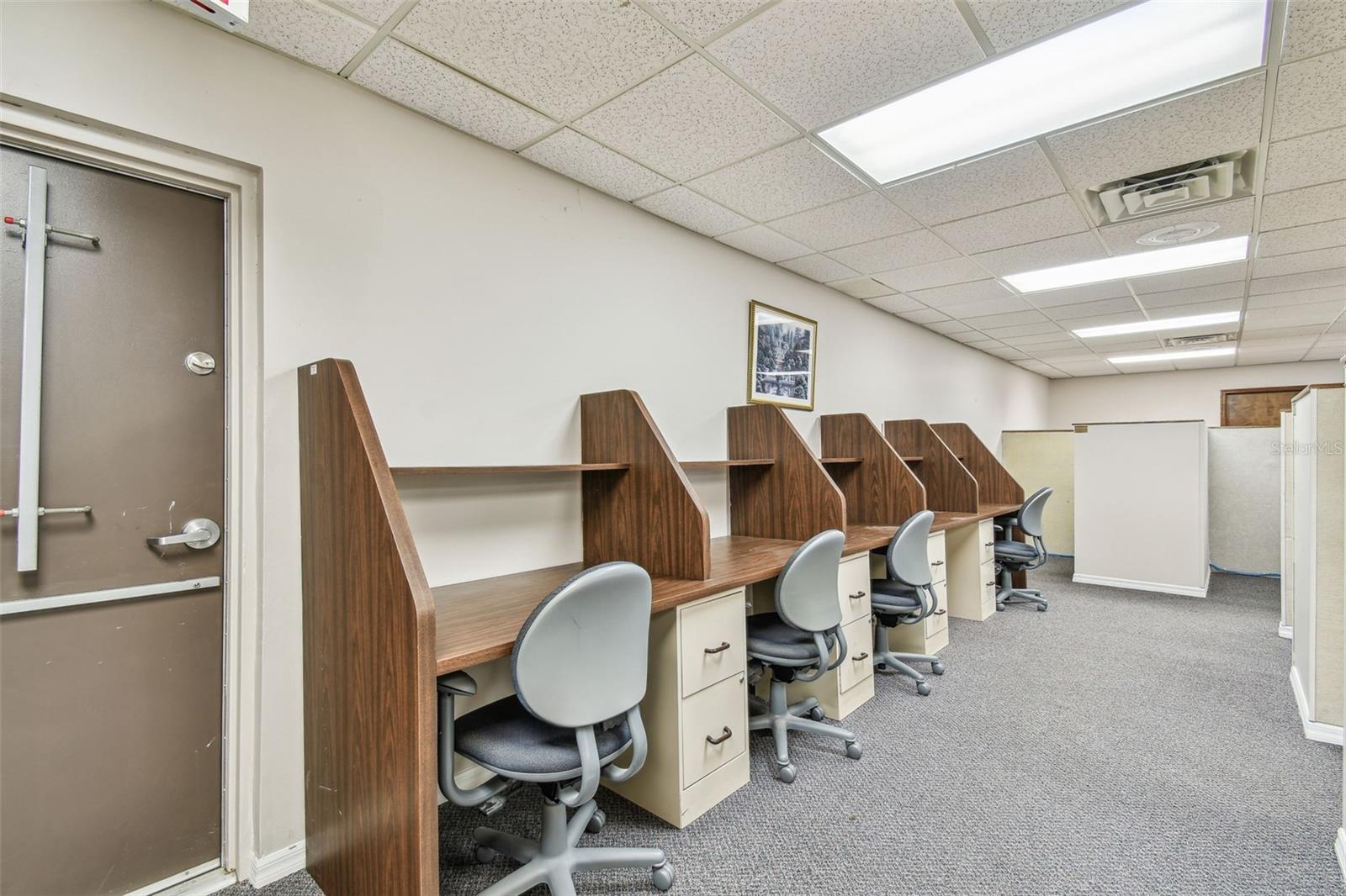 1046 W BUSCH BLVD #300, TAMPA, FL, 33612