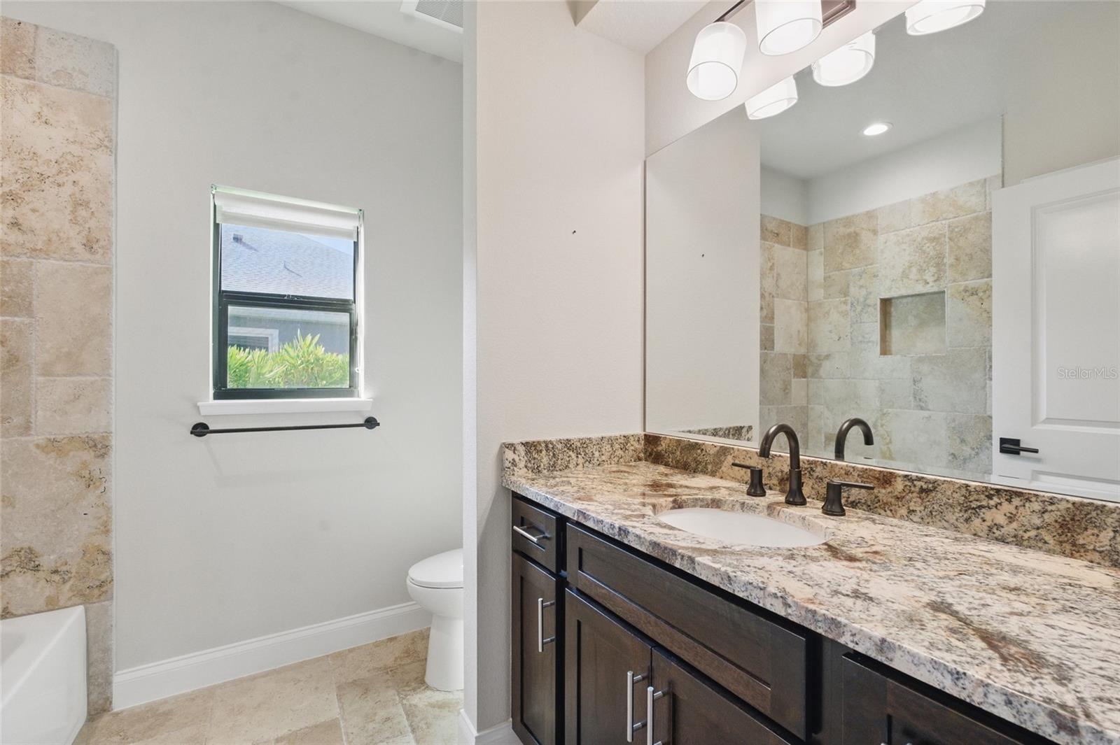 8 BLUE OAK LN, PALM COAST, FL, 32137