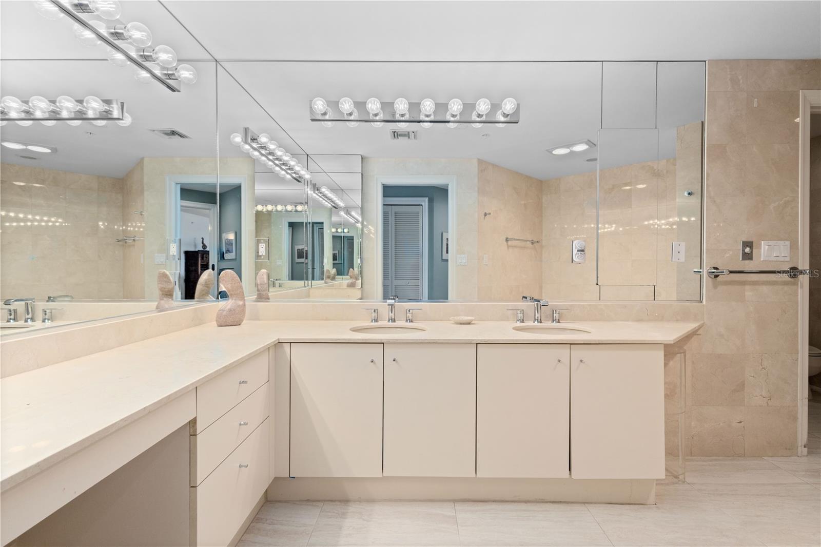 535 SANCTUARY DR #A602, LONGBOAT KEY, FL, 34228