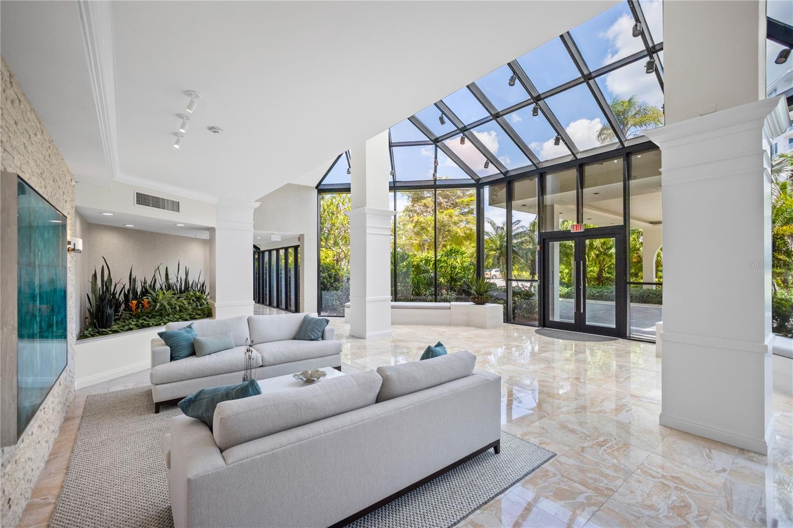 535 SANCTUARY DR #A602, LONGBOAT KEY, FL, 34228