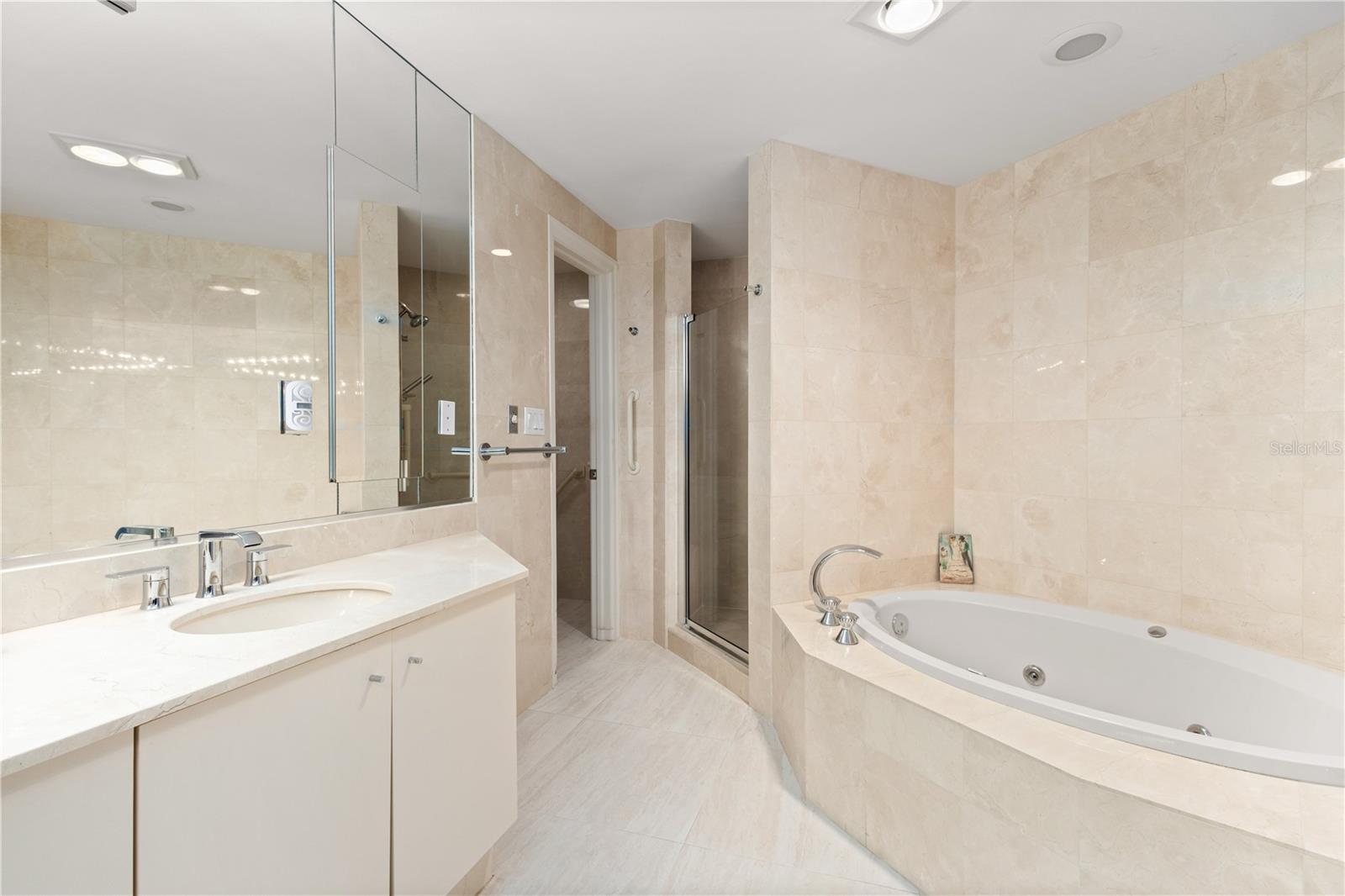 535 SANCTUARY DR #A602, LONGBOAT KEY, FL, 34228
