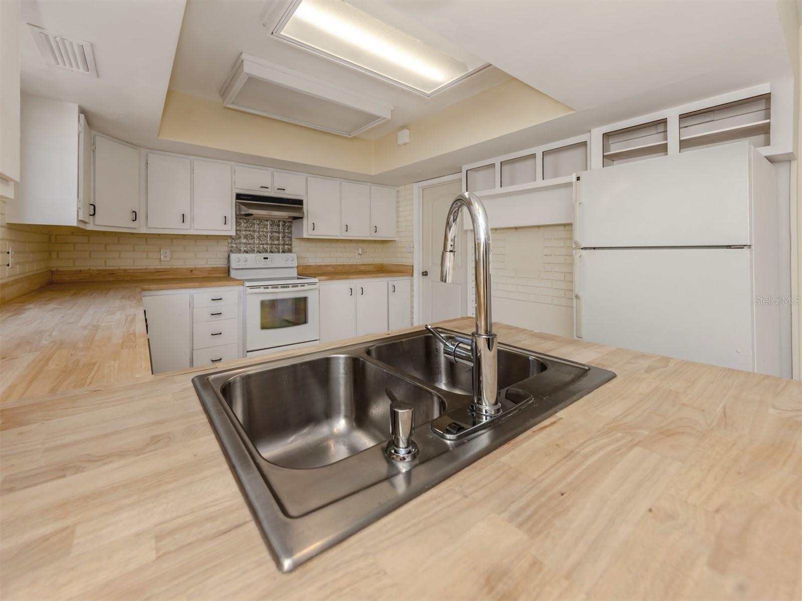 200 SIERRA ST S, NOKOMIS, FL, 34275