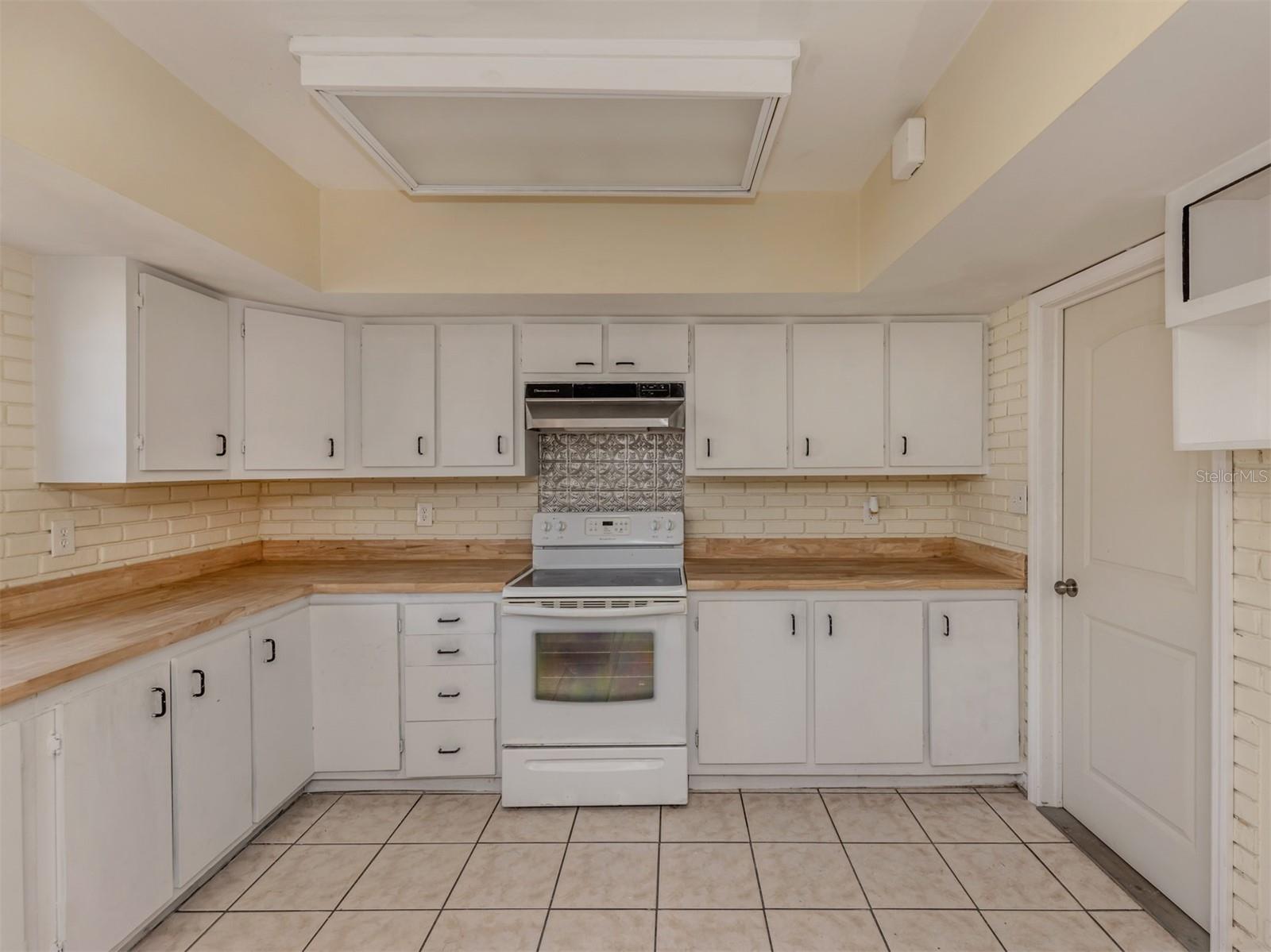 200 SIERRA ST S, NOKOMIS, FL, 34275