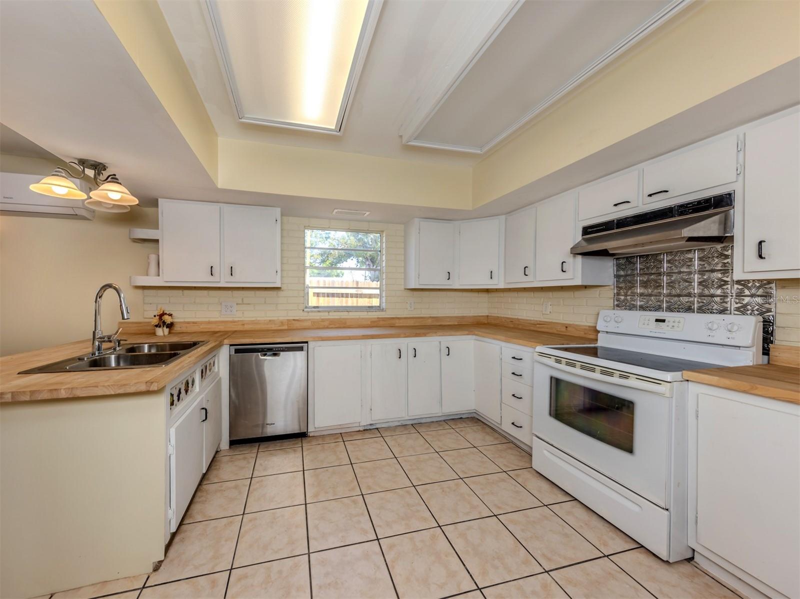 200 SIERRA ST S, NOKOMIS, FL, 34275