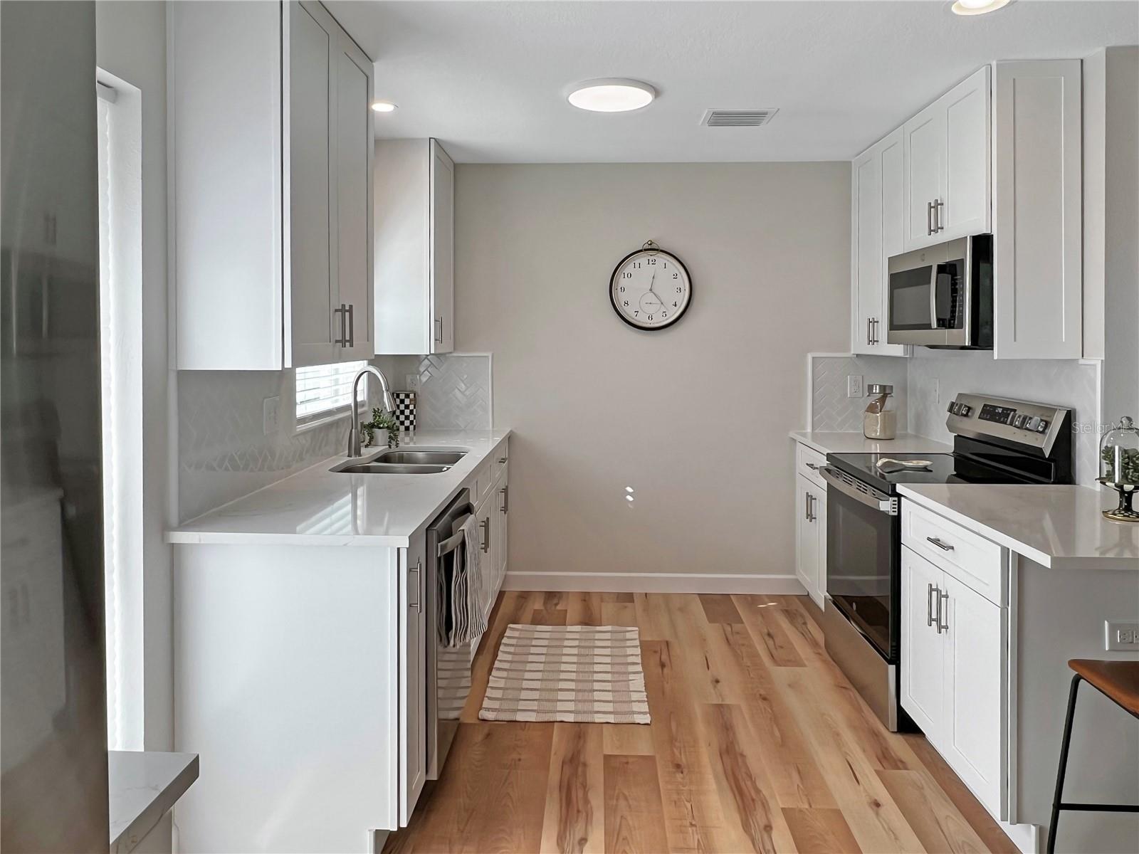 412 SUNNY CT, FRUITLAND PARK, FL, 34731