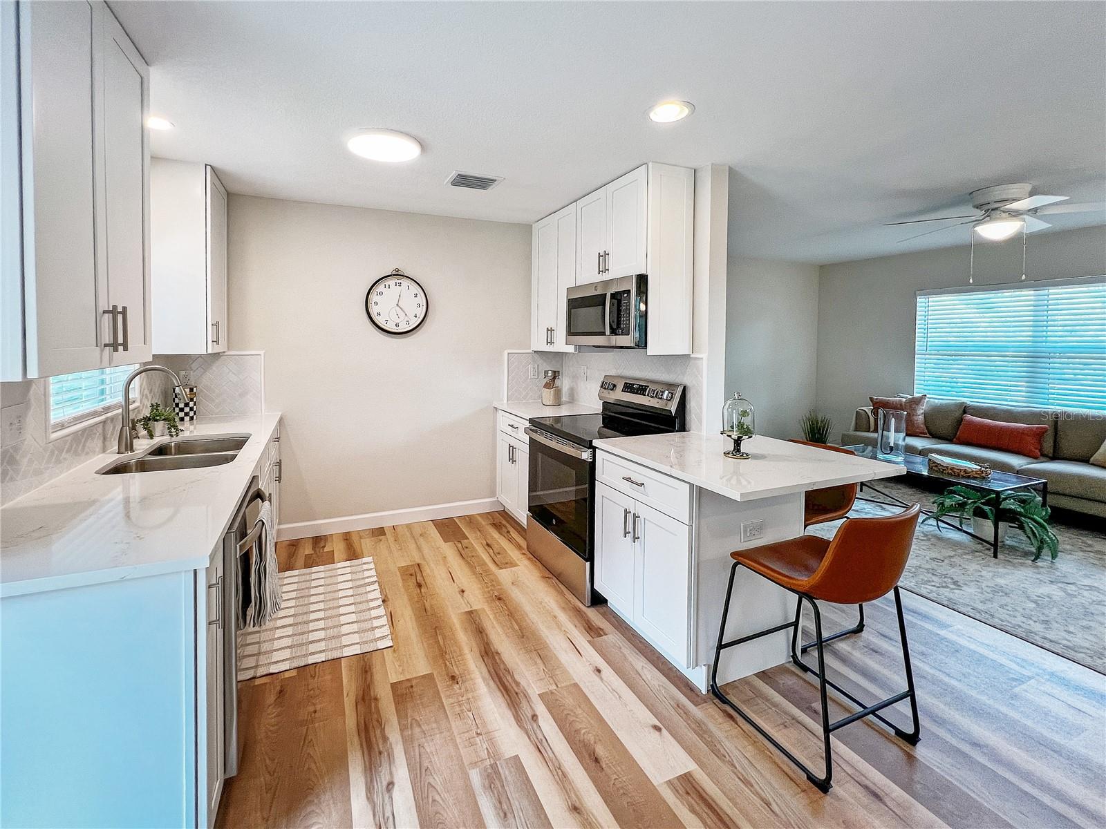 412 SUNNY CT, FRUITLAND PARK, FL, 34731